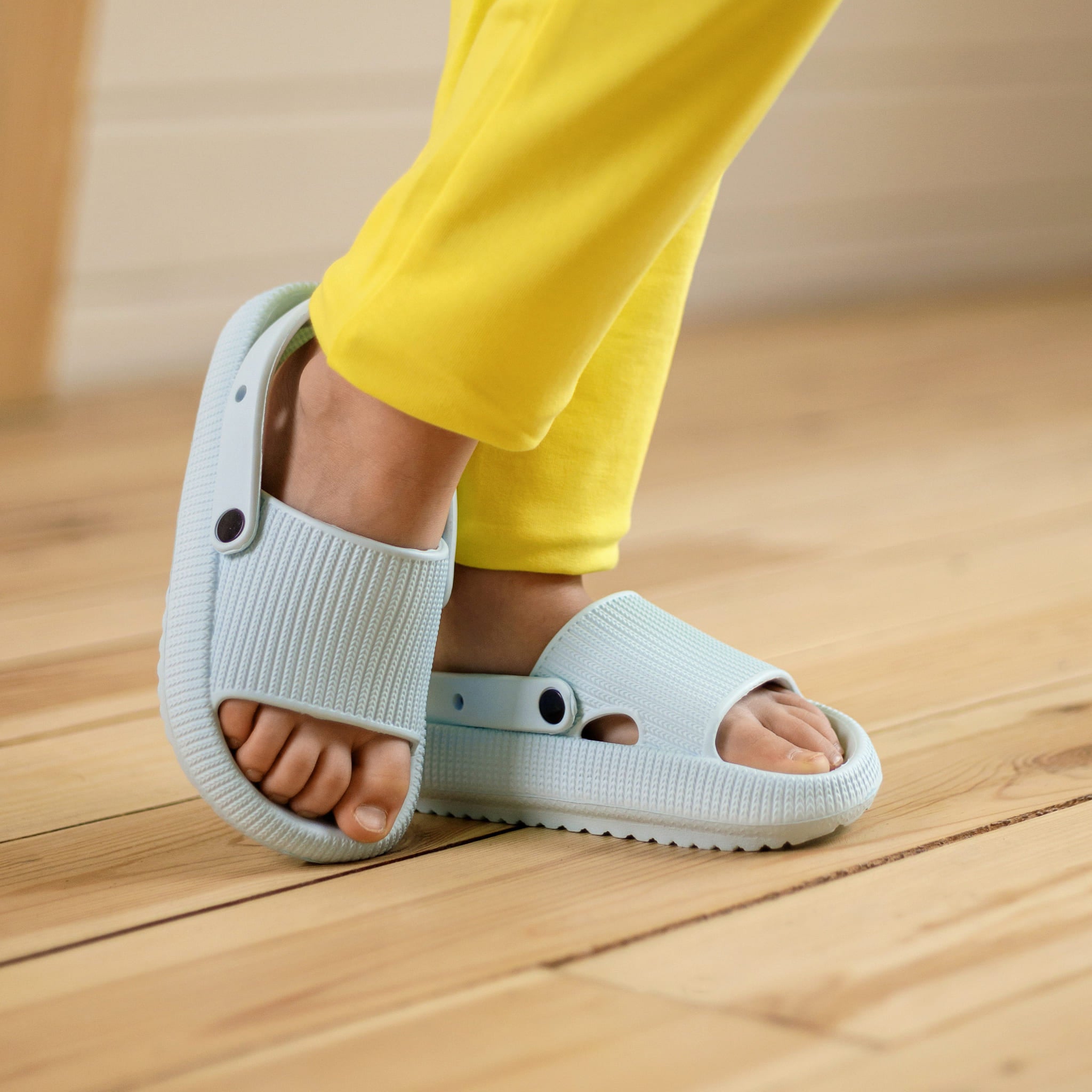 Alpine Kids Ultra Comfort Waterproof Slippers
