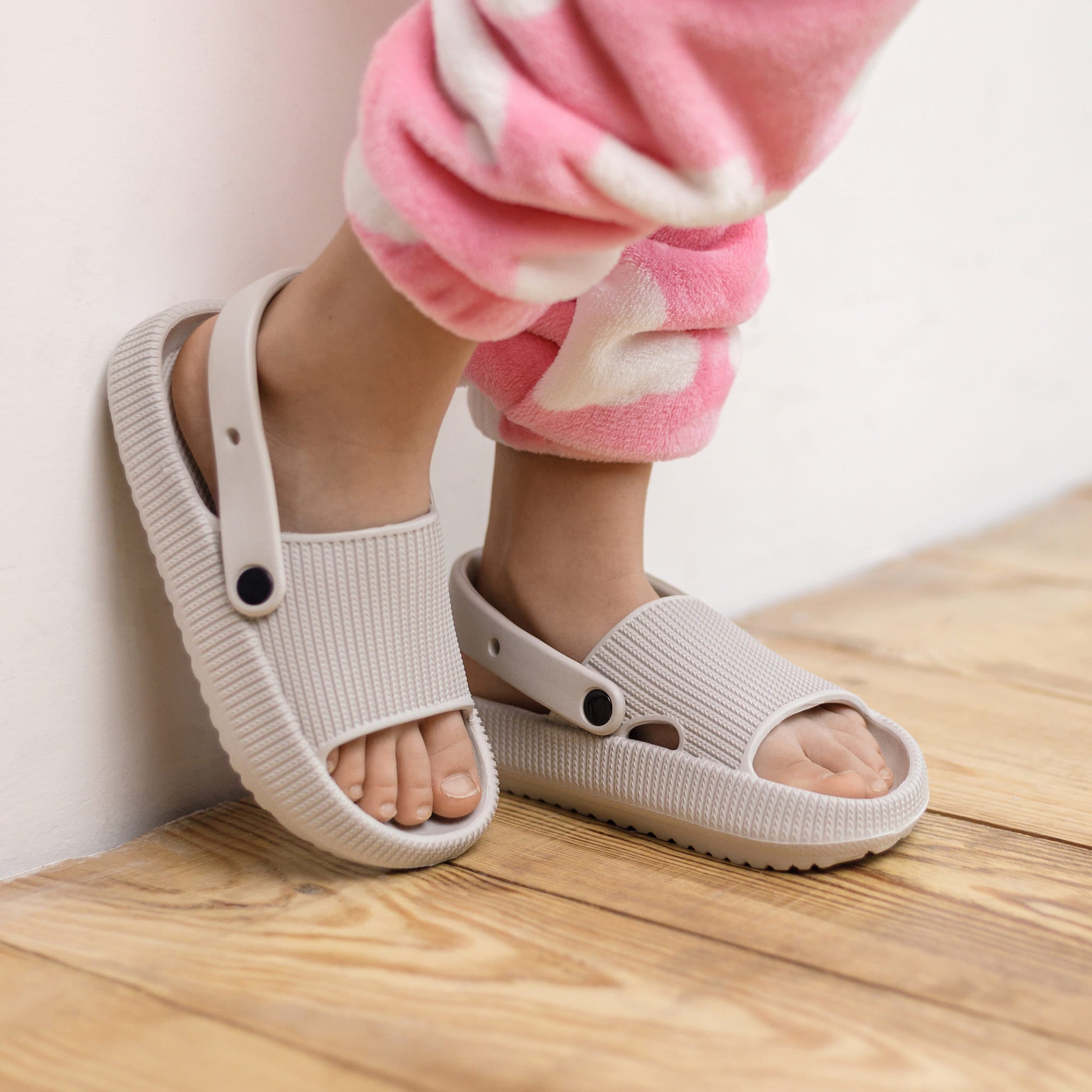 Alpine Kids Ultra Comfort Waterproof Slippers