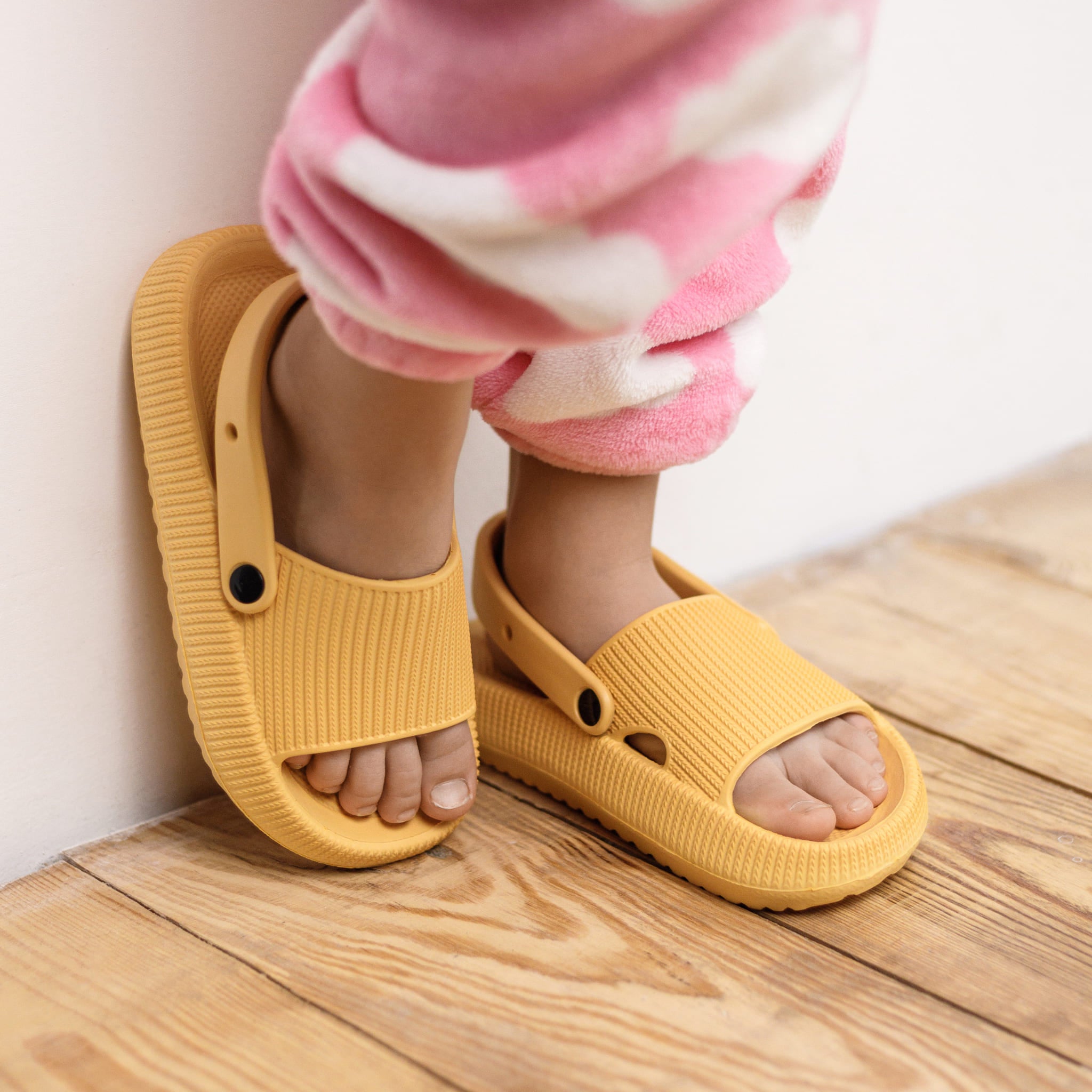 Alpine Kids Ultra Comfort Waterproof Slippers